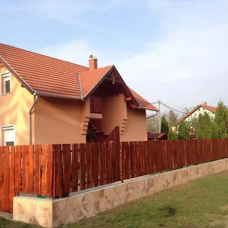 Szell Apartman * Berekfürdő