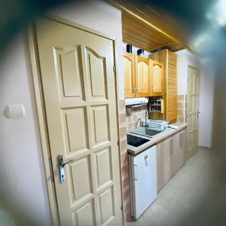 別荘 Szell Apartman Berekfürdő