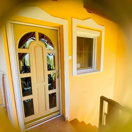 Szell Apartman * Berekfürdő