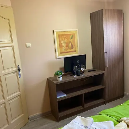 別荘 Szell Apartman Berekfürdő
